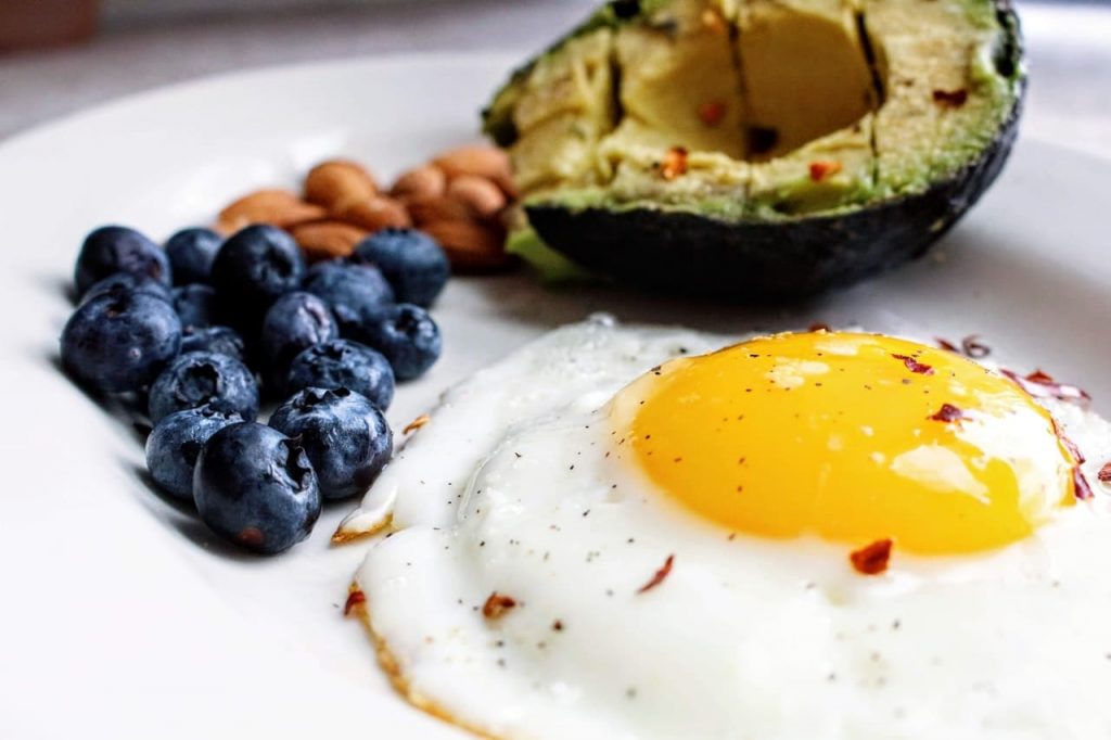 Egg, blueberry and avocado